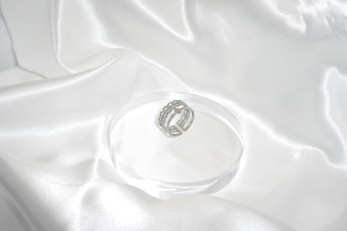 Anello a fascia con stellina