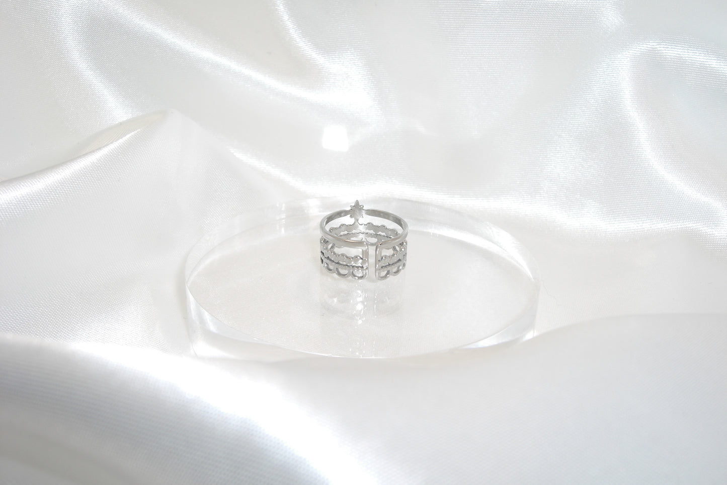Anello a fascia con stellina