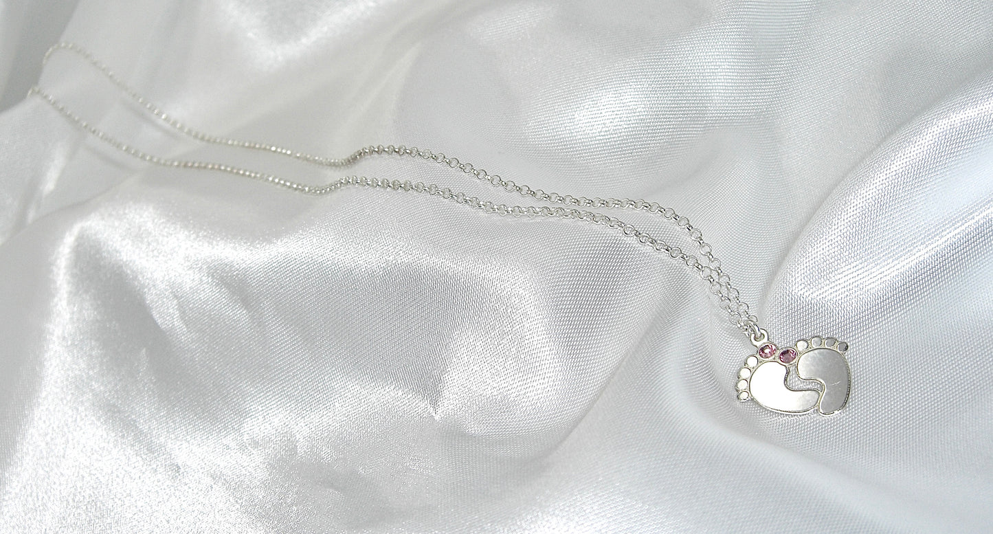 Collana in argento con piede neonato