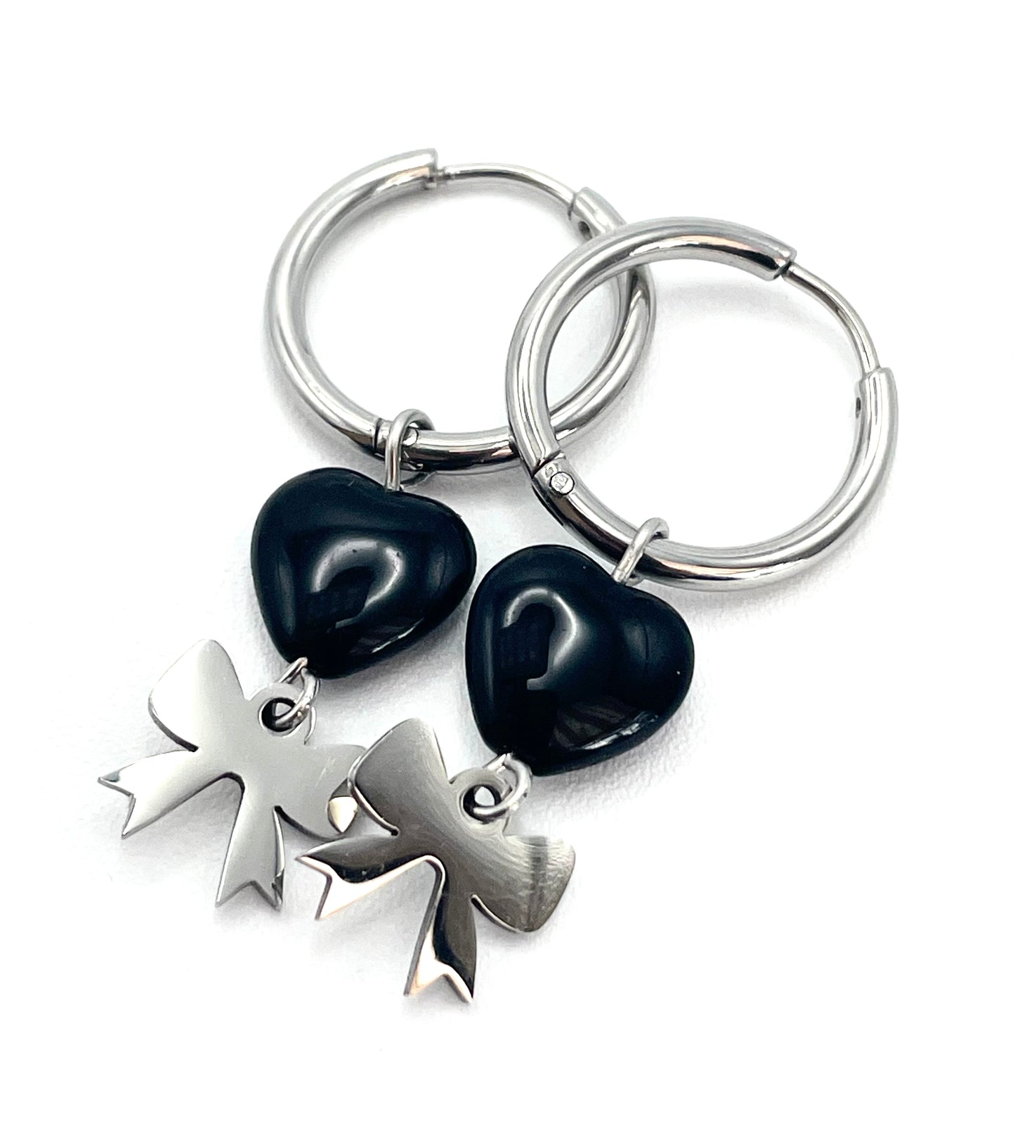 Collana e orecchini in acciaio con fiocco
