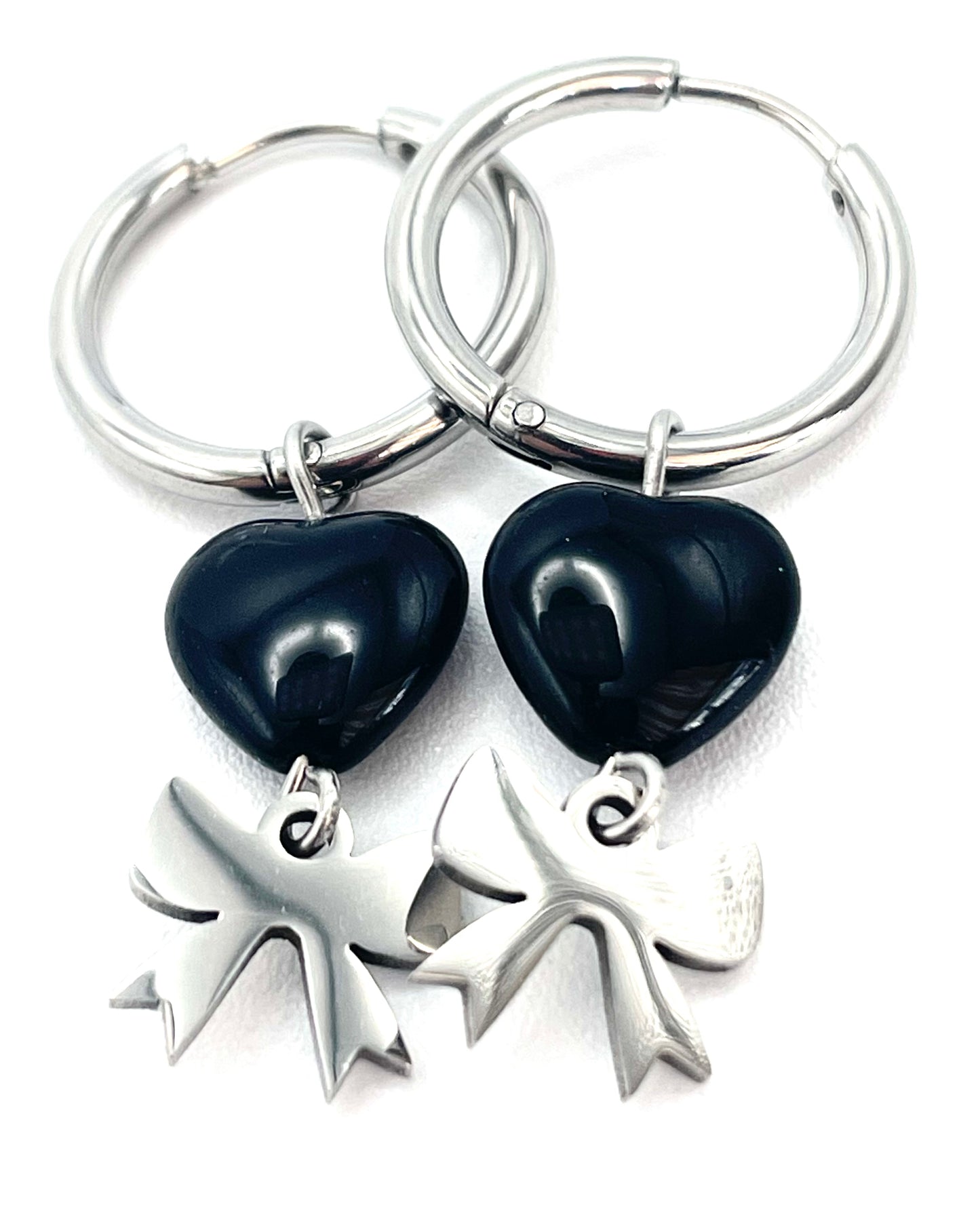 Collana e orecchini in acciaio con fiocco