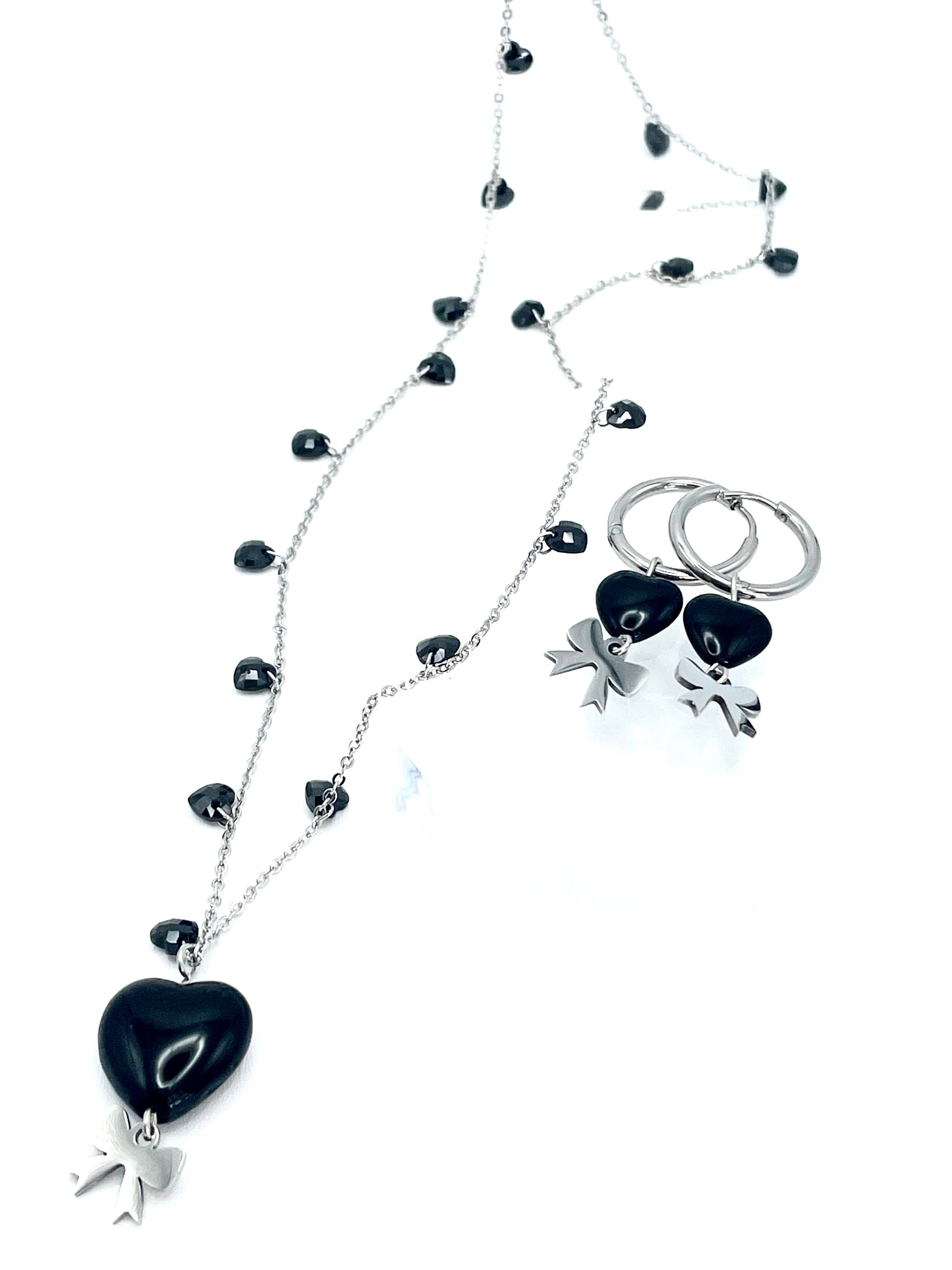 Collana e orecchini in acciaio con fiocco