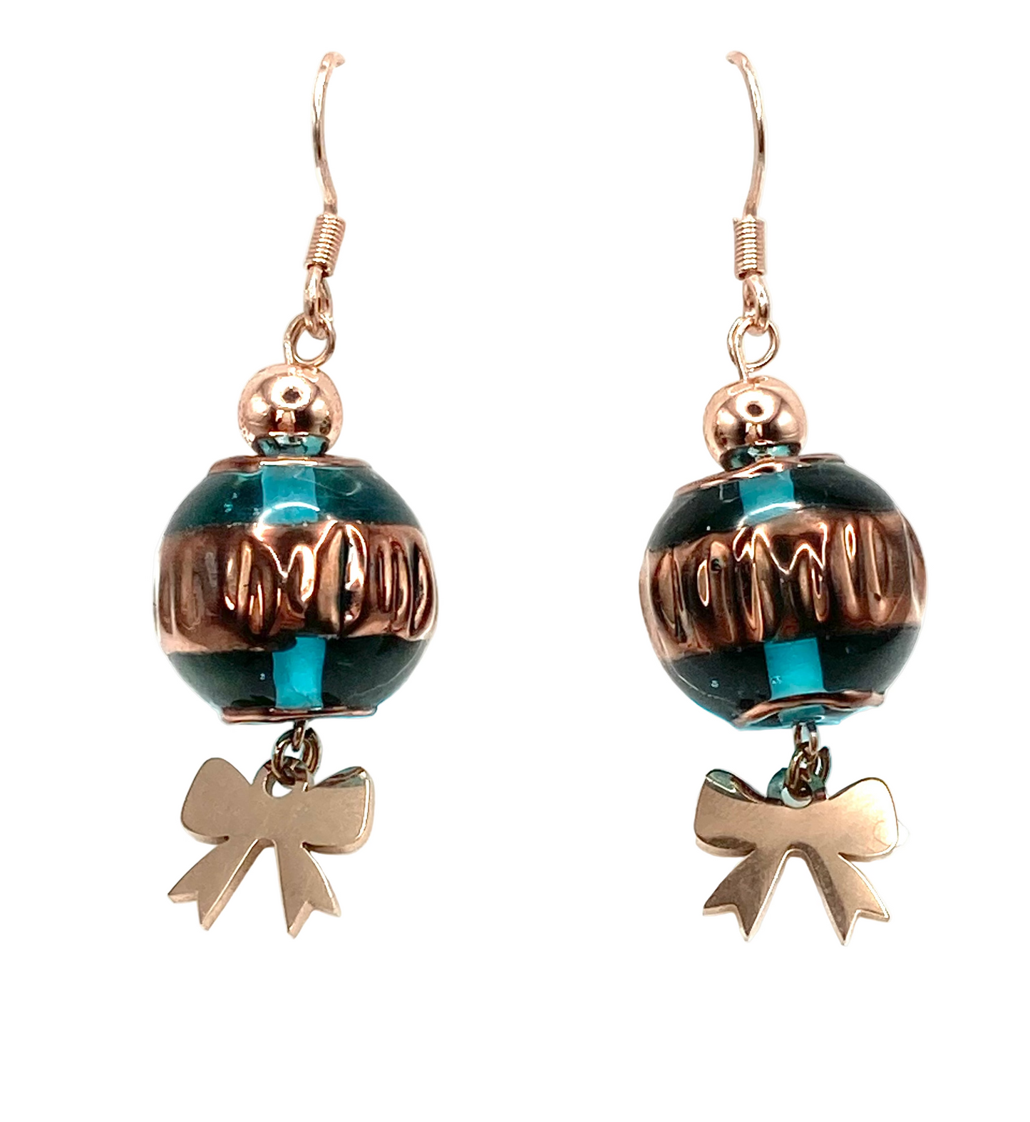 Orecchini pendenti con fiocco