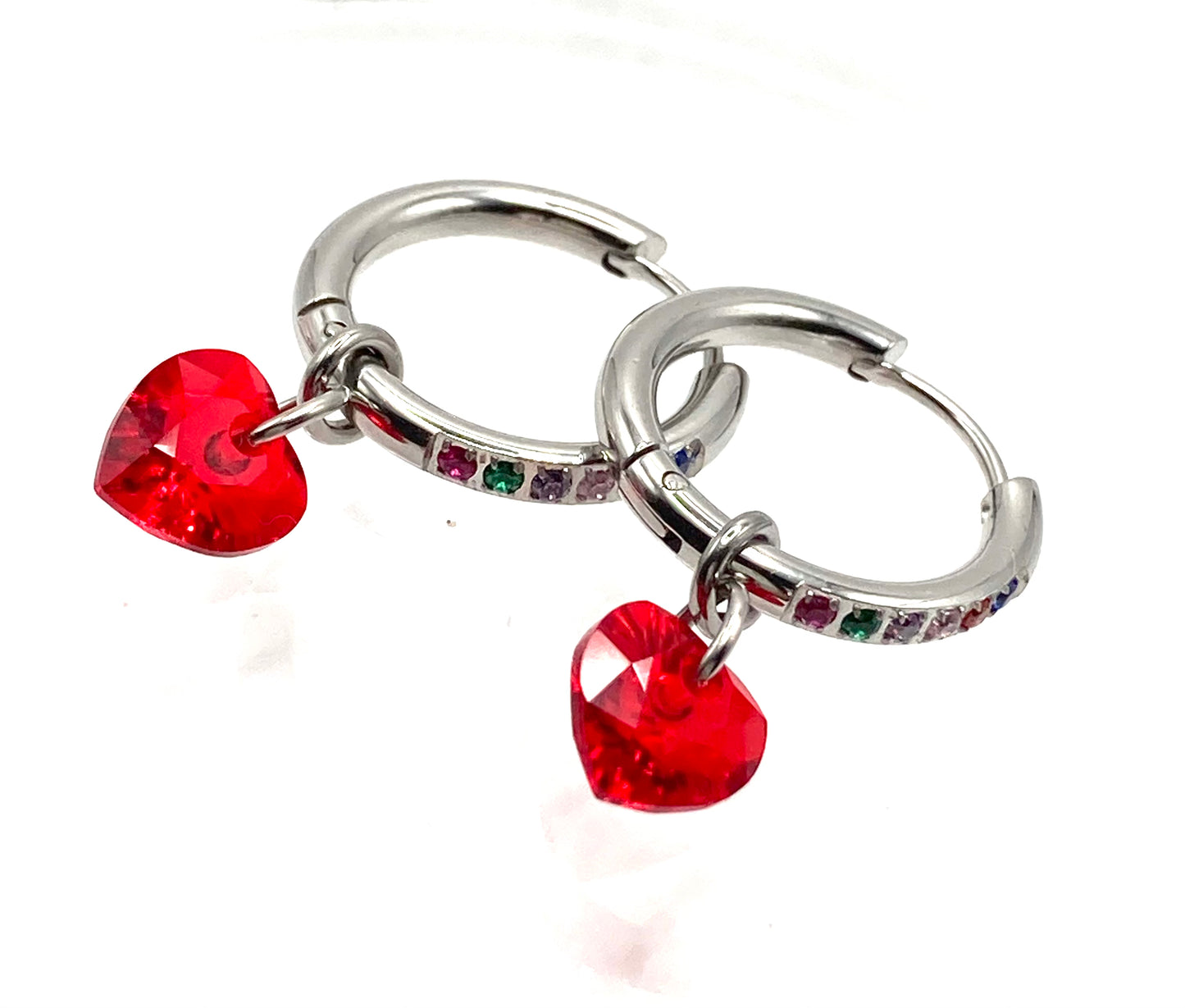 Orecchini a cerchio con cuore in cristallo