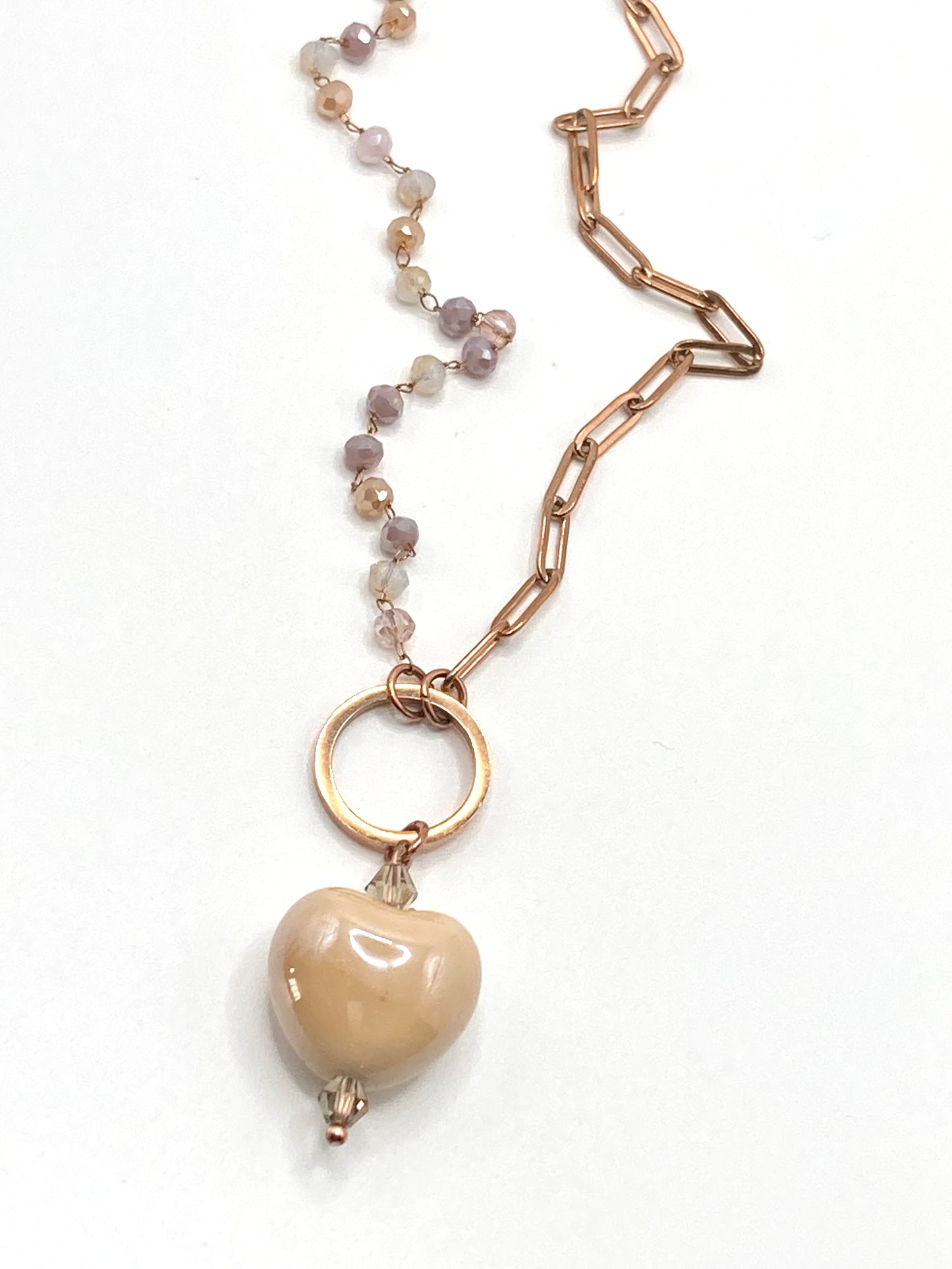 Collana e orecchini con cuori in ceramica