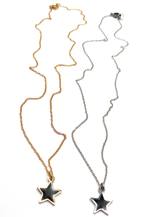 Collana con stella smaltata