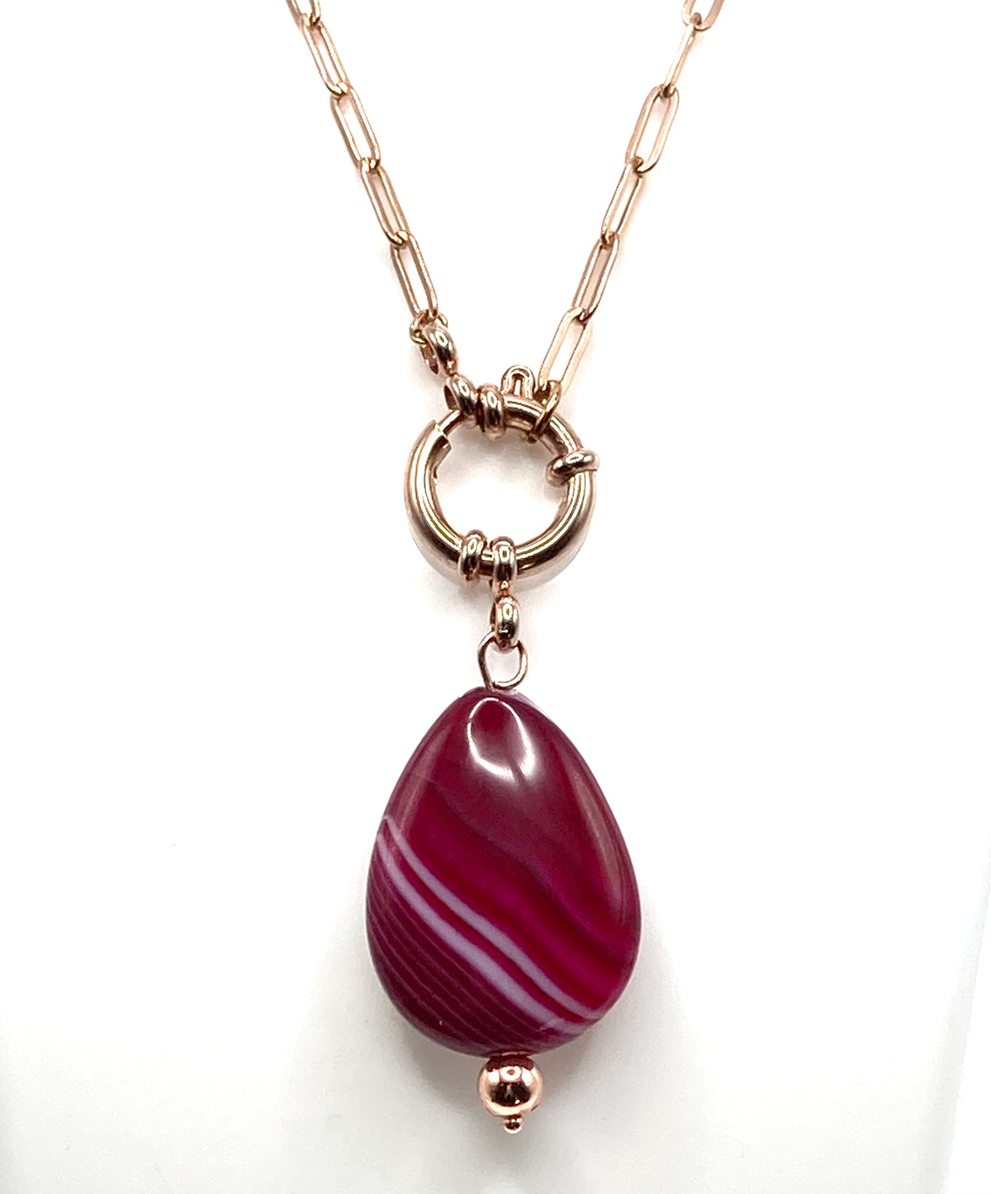 Collana e orecchini con goccia in pietra dura