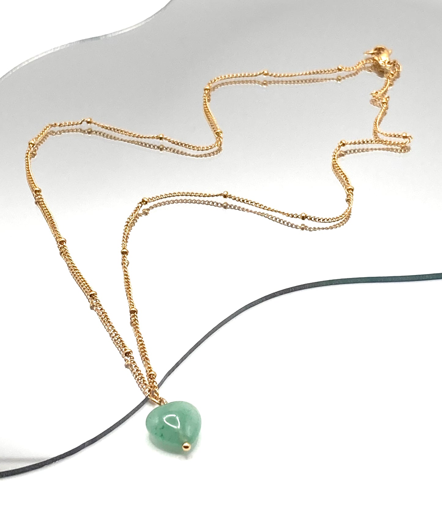 Collana con cuore in pietra dura