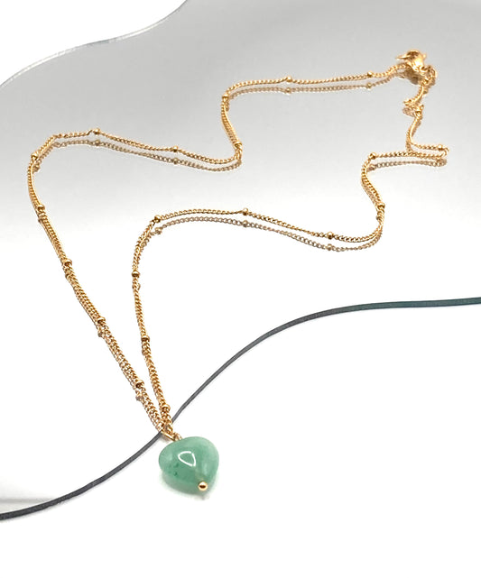 Collana con cuore in pietra dura