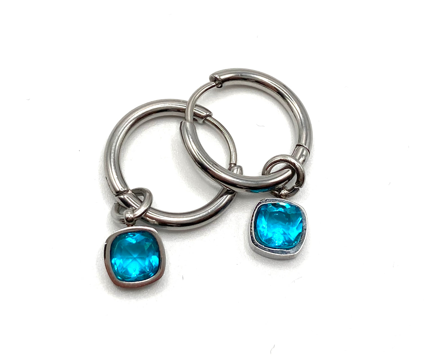 Orecchini a cerchio punto luce