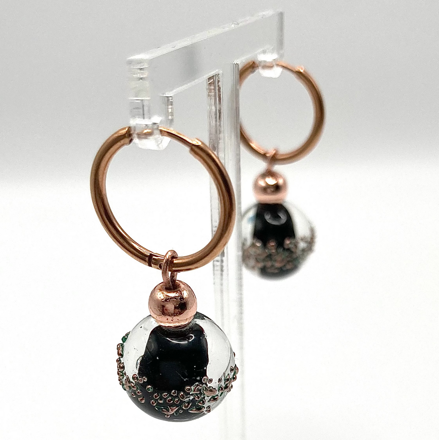 Orecchini a cerchio con perla vetro