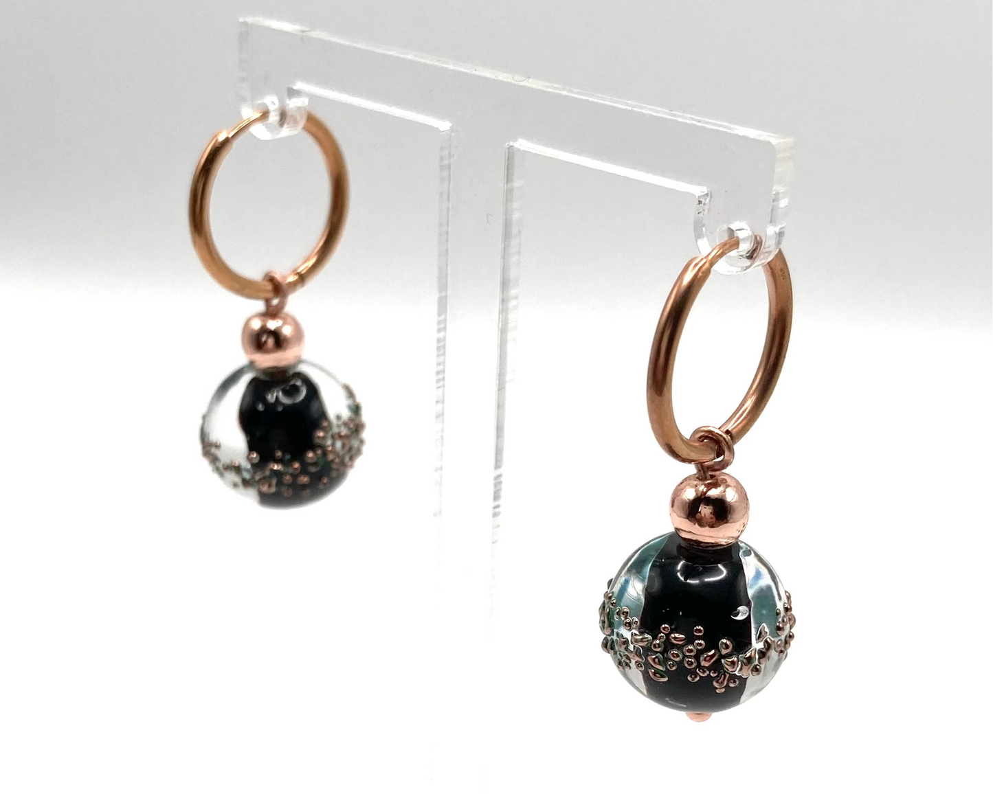 Orecchini a cerchio con perla vetro