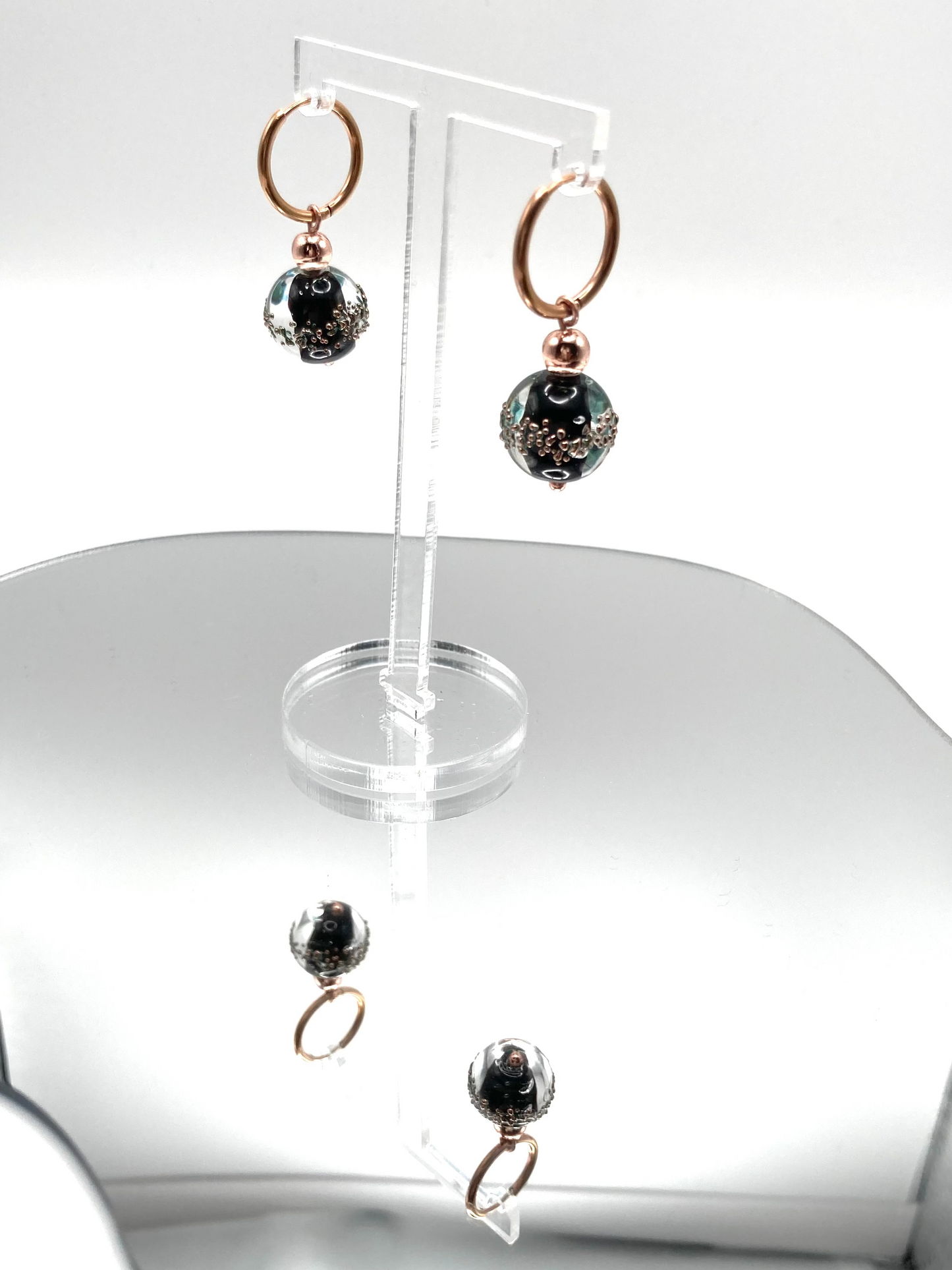 Orecchini a cerchio con perla vetro