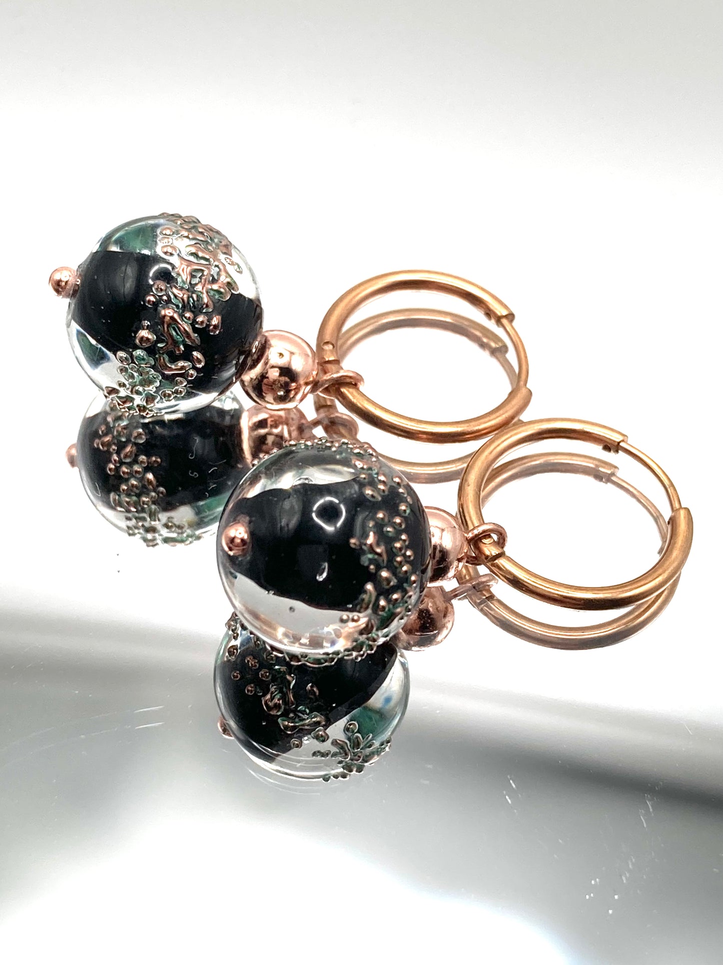 Orecchini a cerchio con perla vetro