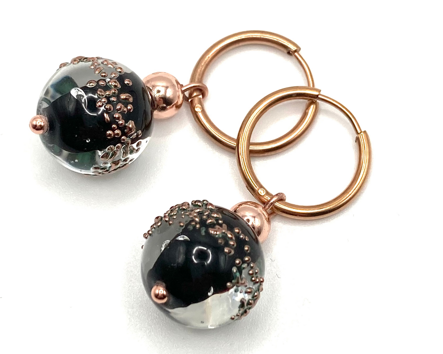 Orecchini a cerchio con perla vetro