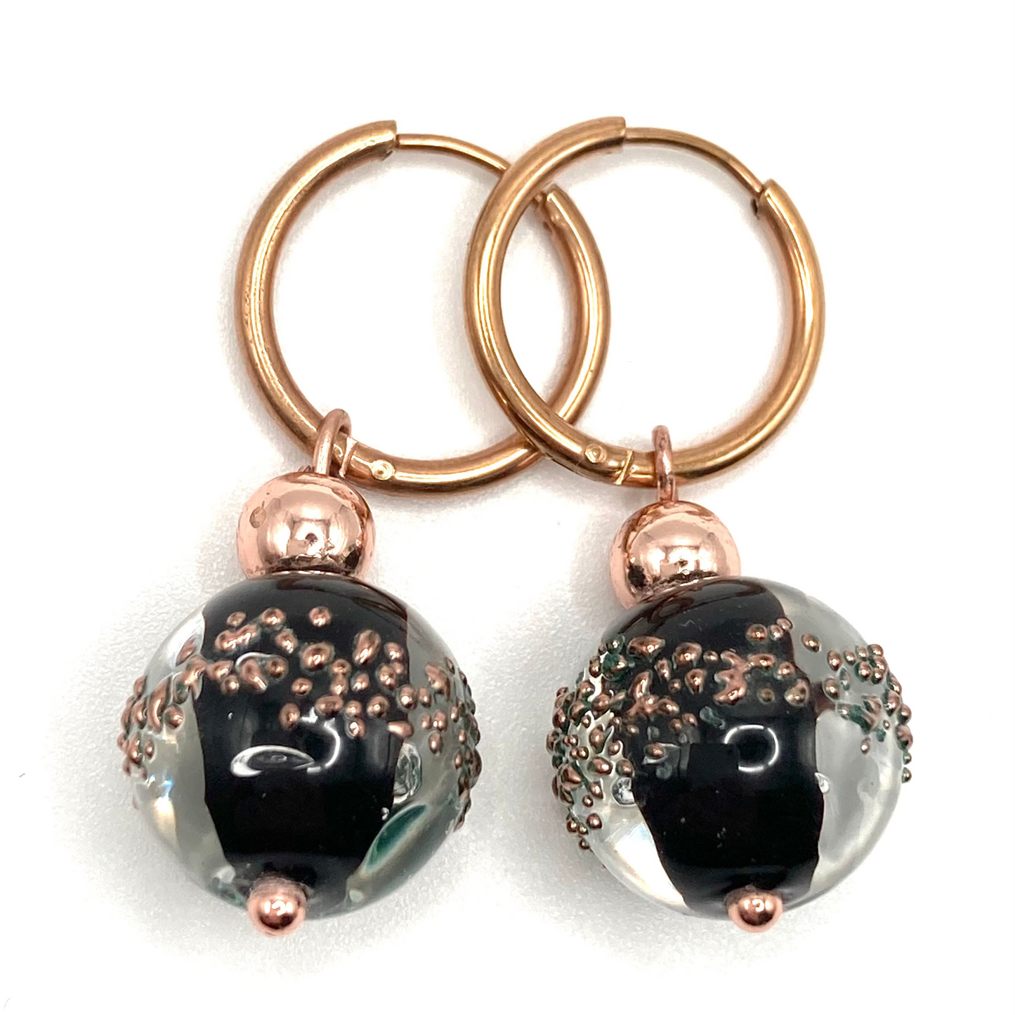 Orecchini a cerchio con perla vetro