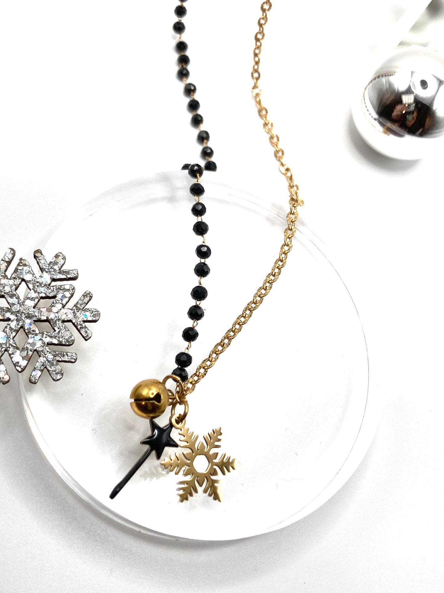 Collana rosario con bacchetta magica