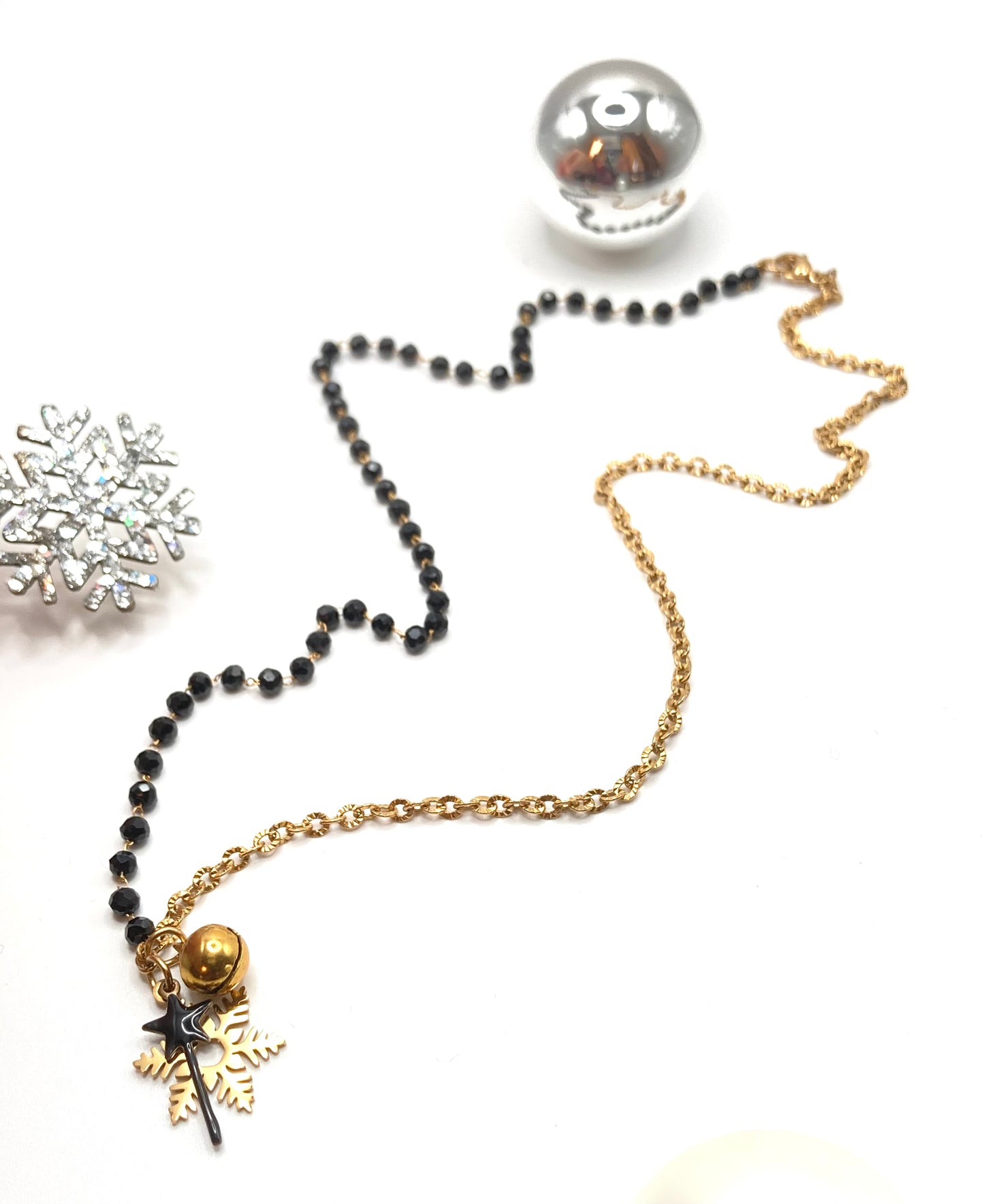 Collana rosario con bacchetta magica