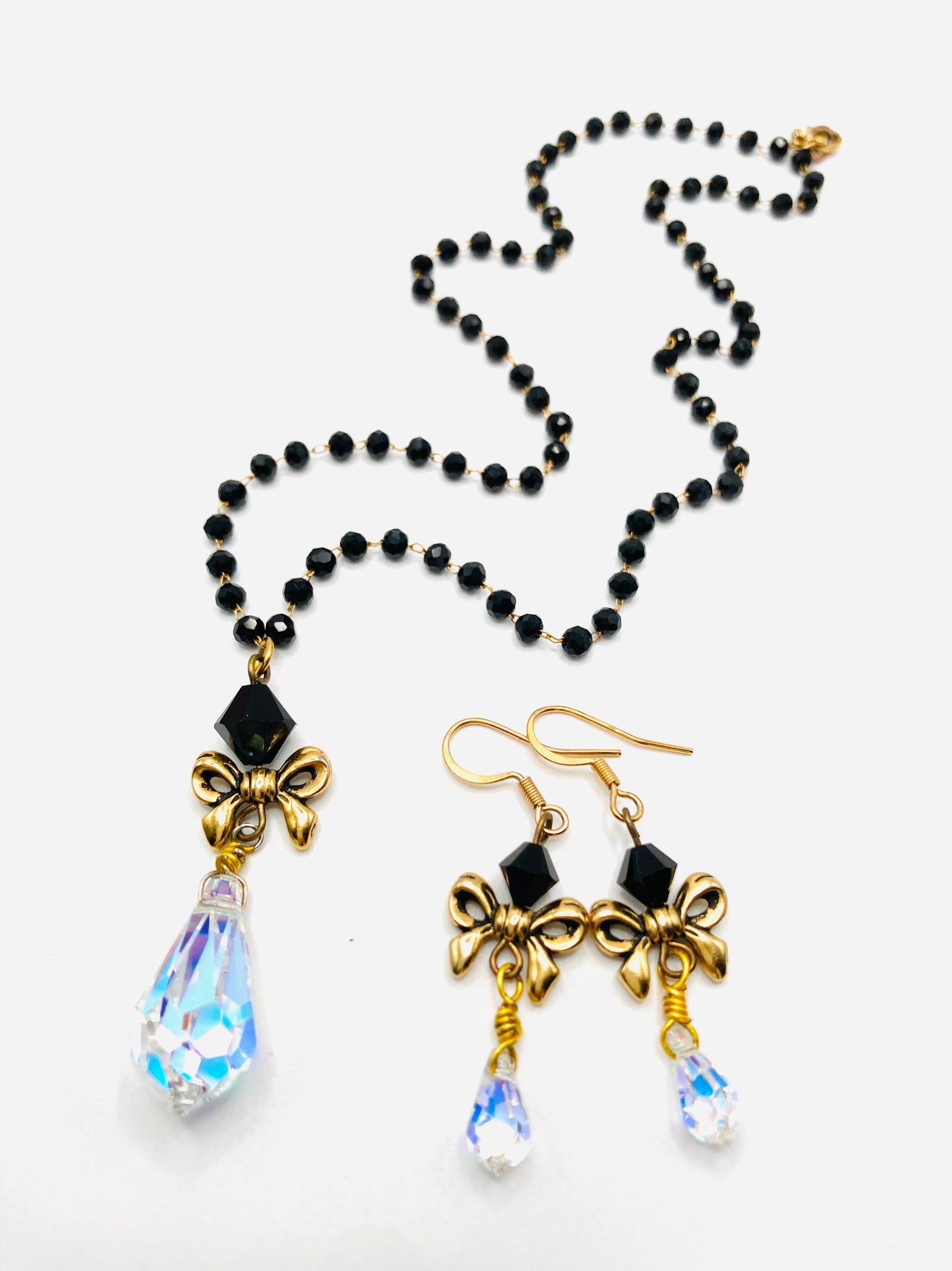 Collana e orecchini con goccia cristallo