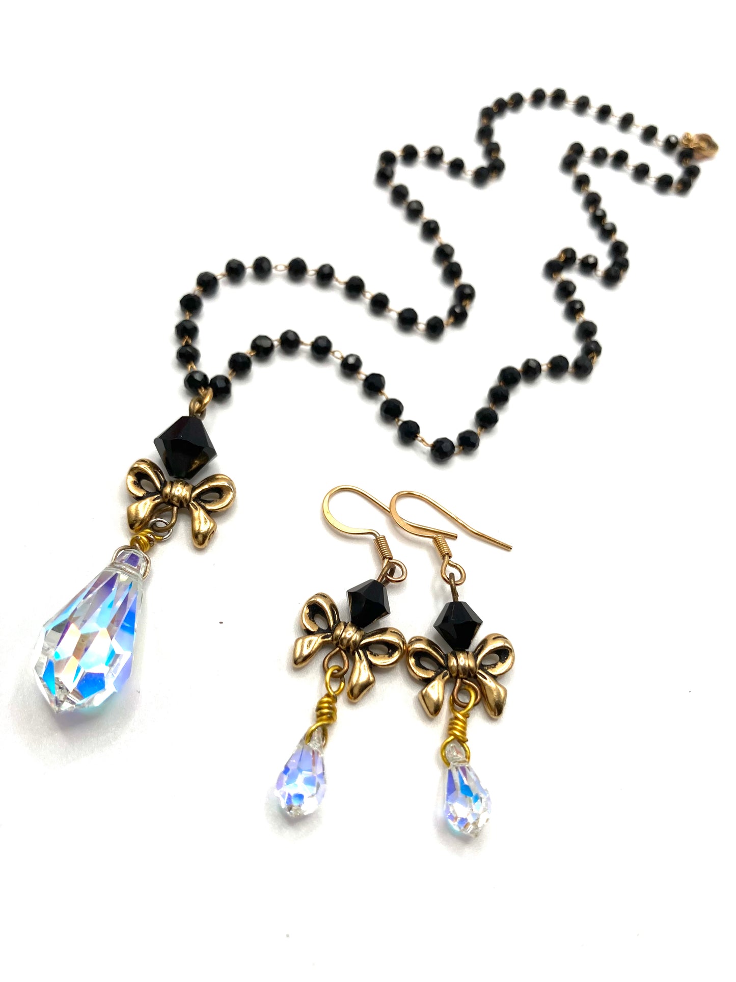 Collana e orecchini con goccia cristallo