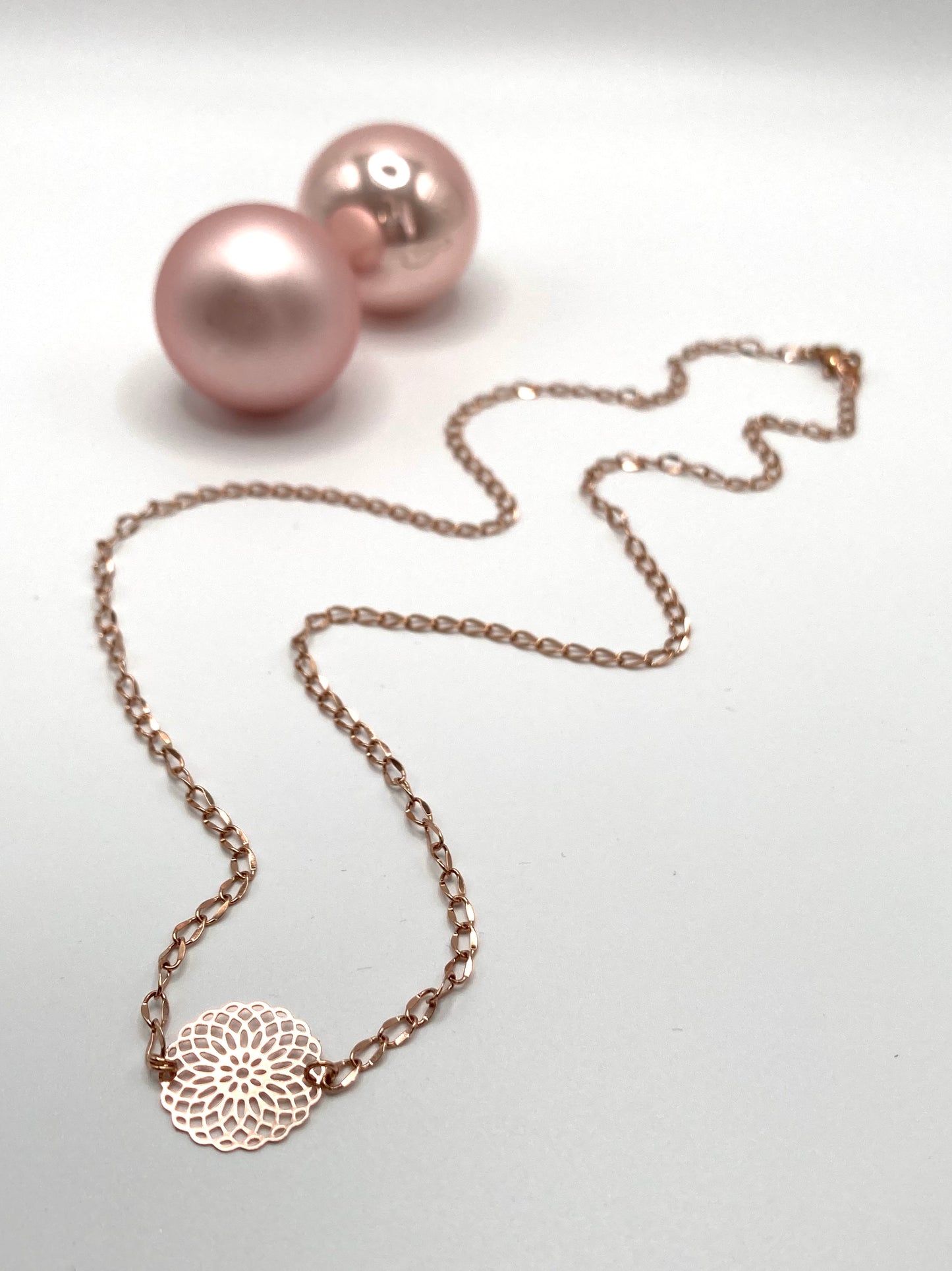 Collana con fiore