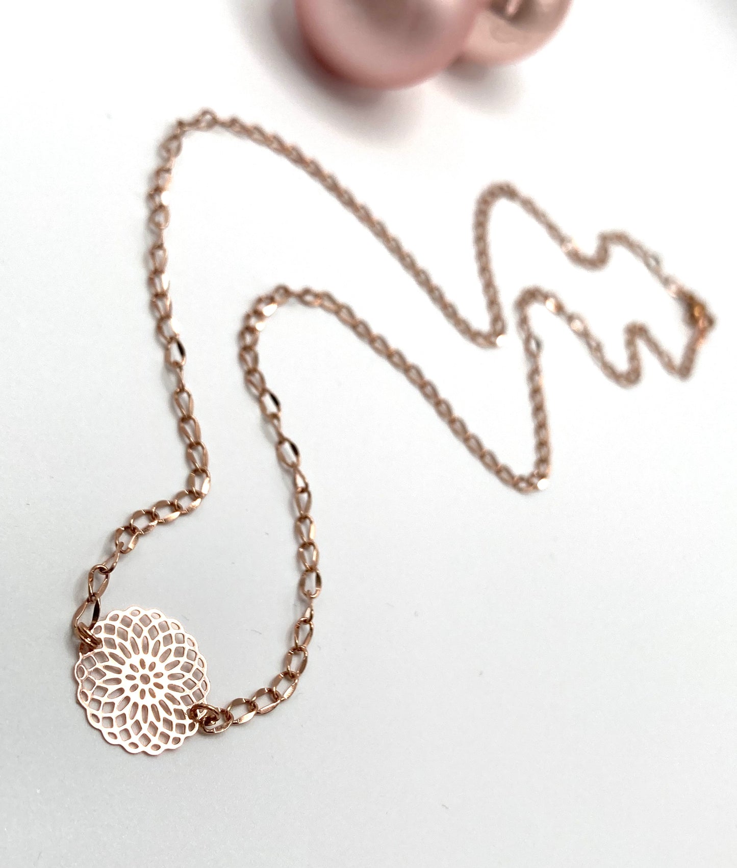 Collana con fiore