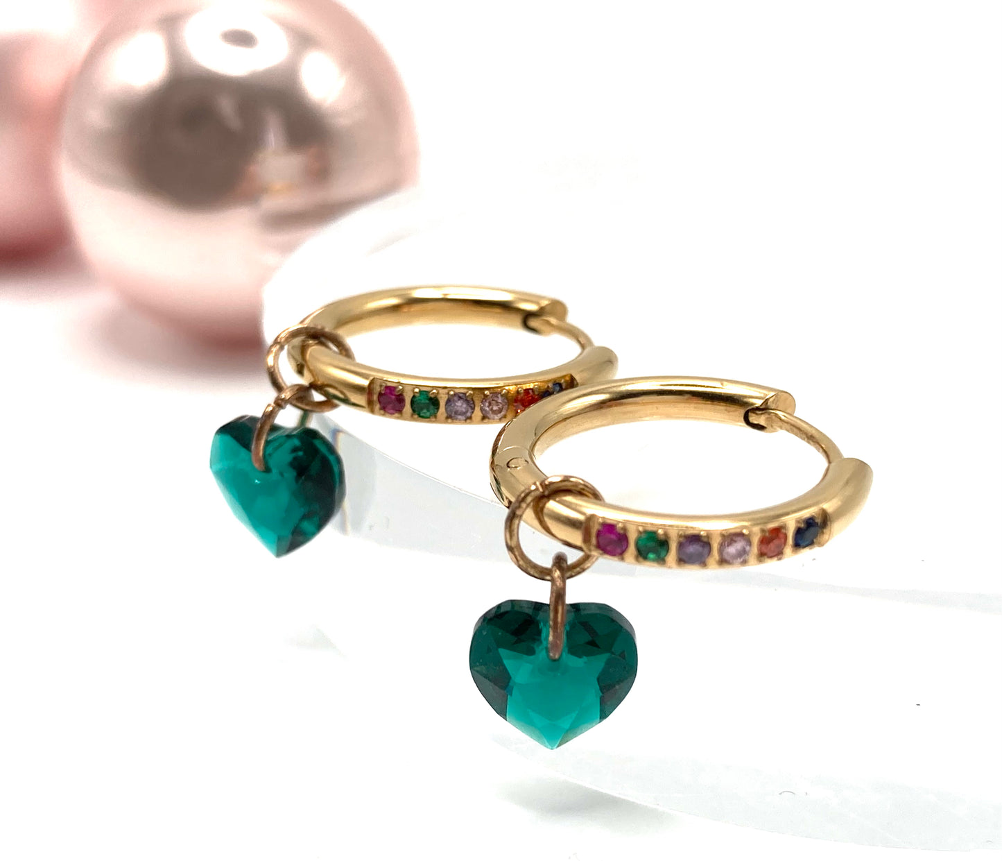 Orecchini a cerchio con cuore in cristallo