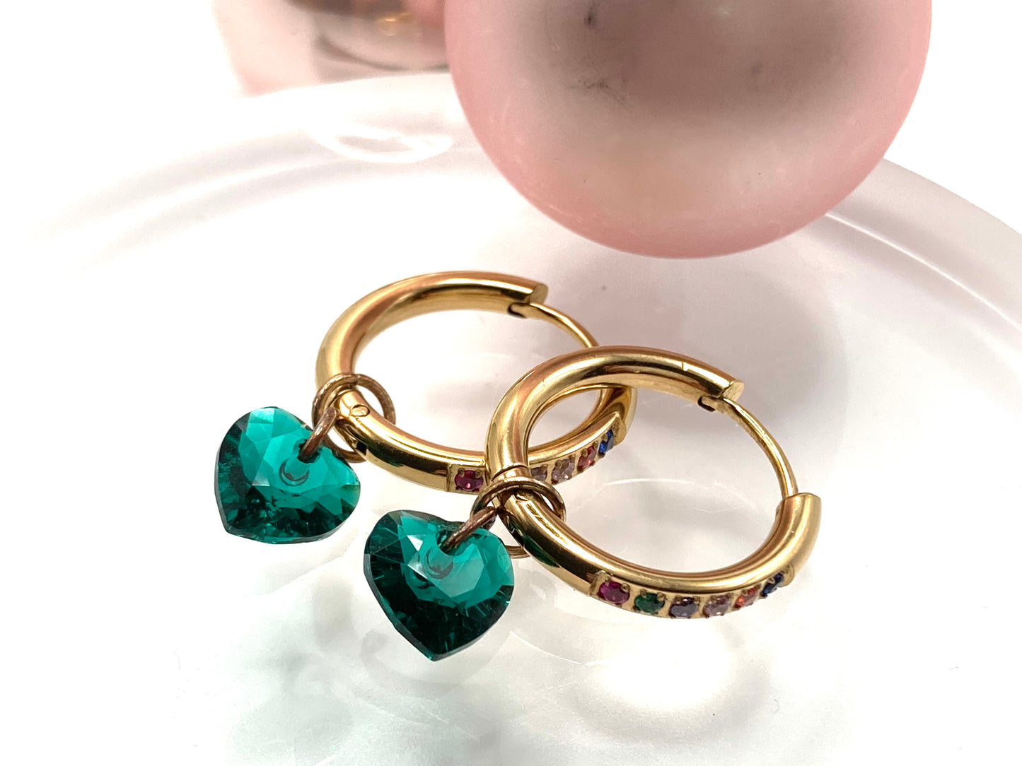 Orecchini a cerchio con cuore in cristallo