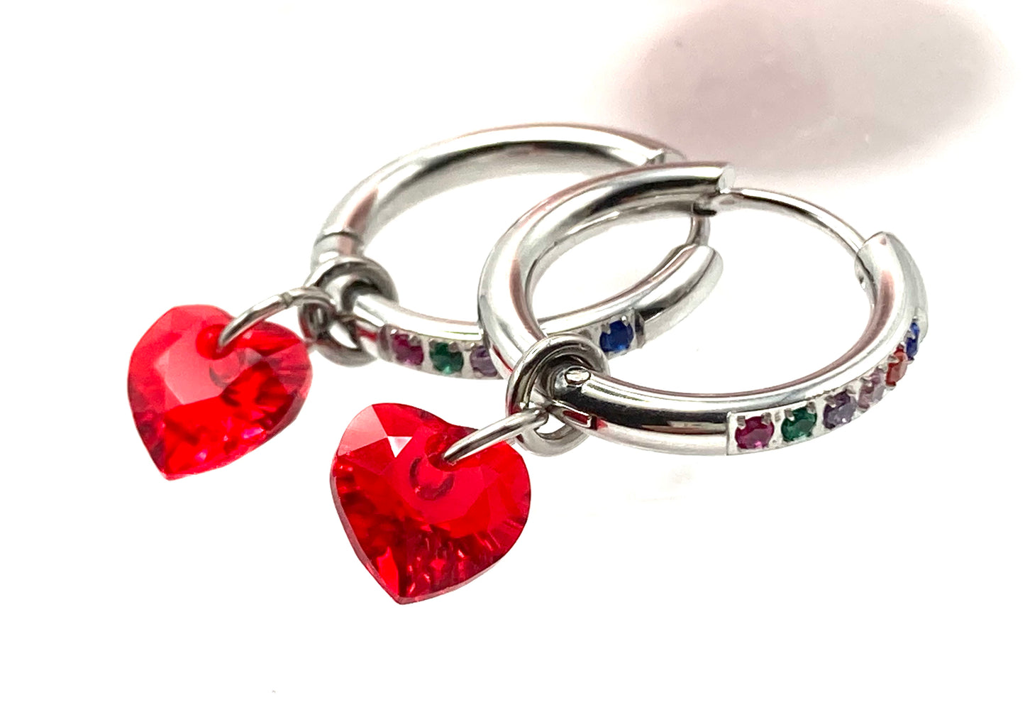 Orecchini a cerchio con cuore in cristallo