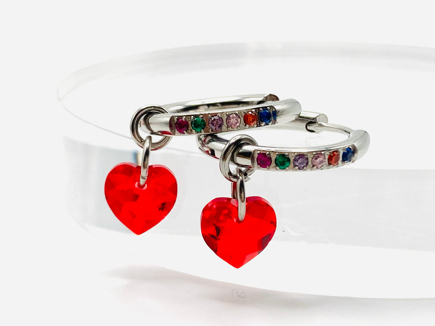 Orecchini a cerchio con cuore in cristallo