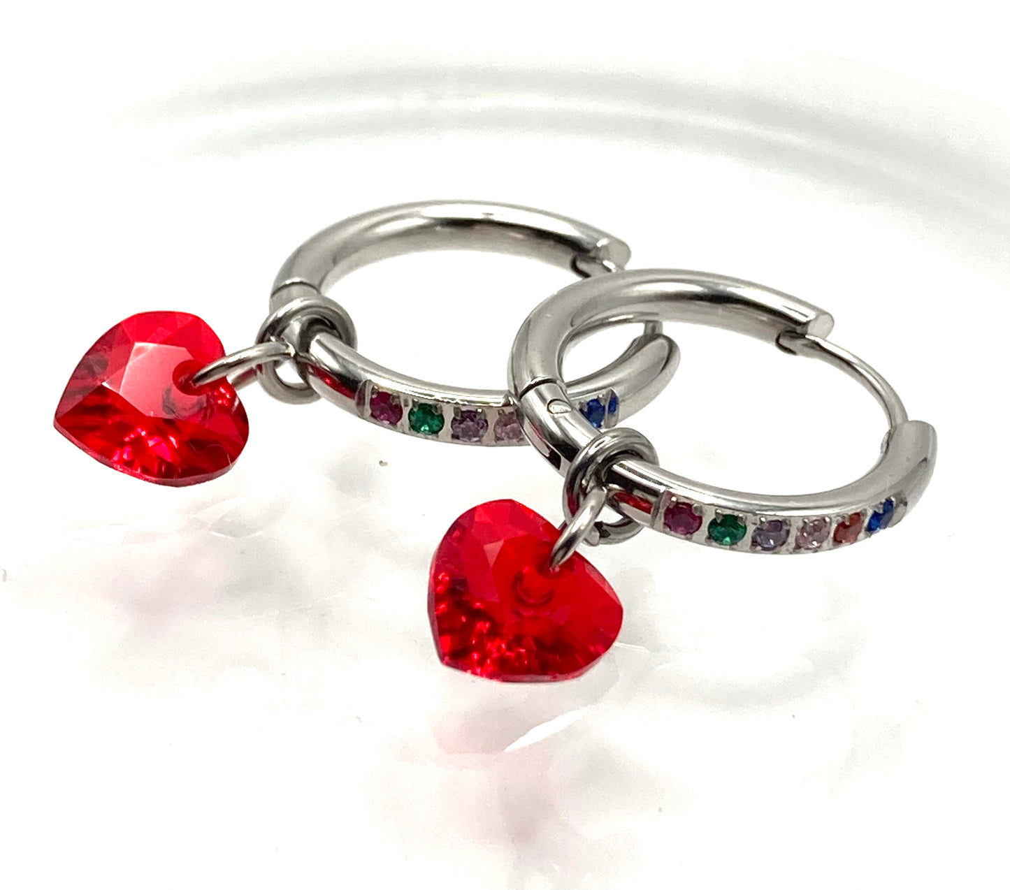 Orecchini a cerchio con cuore in cristallo