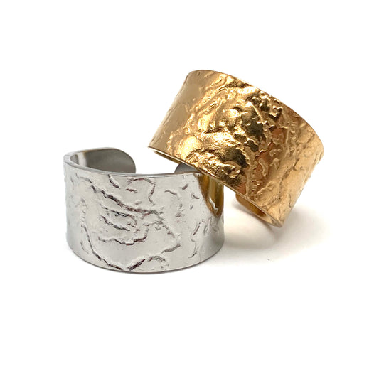 Anello a fascia texture grezza