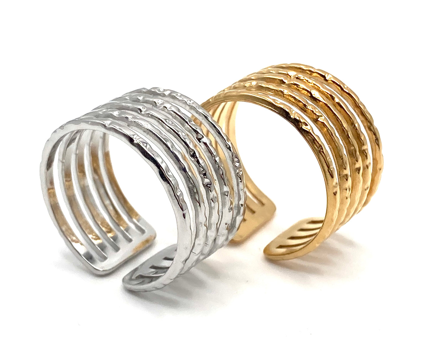 Anello a fascia effetto martellato