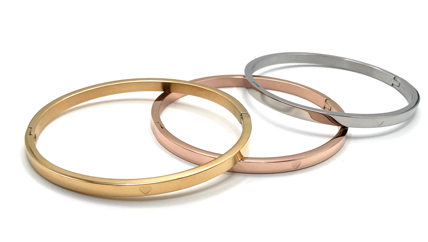 Bracciale rigido in acciaio con cuoricino