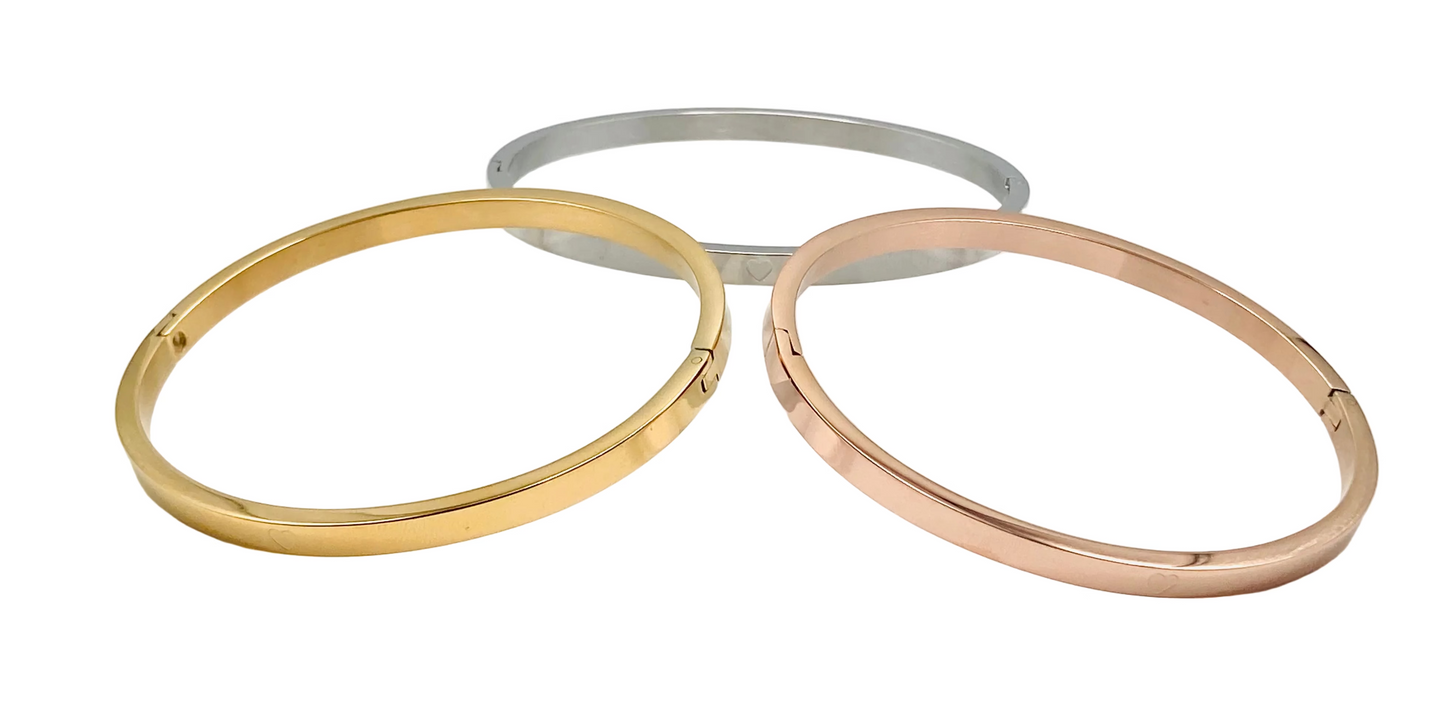 Bracciale rigido in acciaio con cuoricino