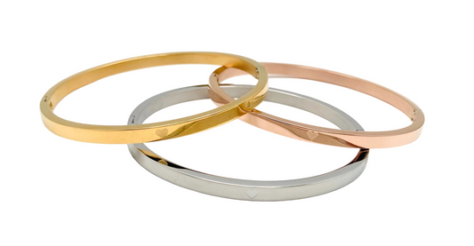 Bracciale rigido in acciaio con cuoricino